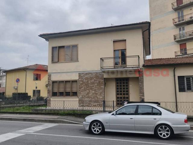 Capannone in vendita a La Villa, Campi Bisenzio