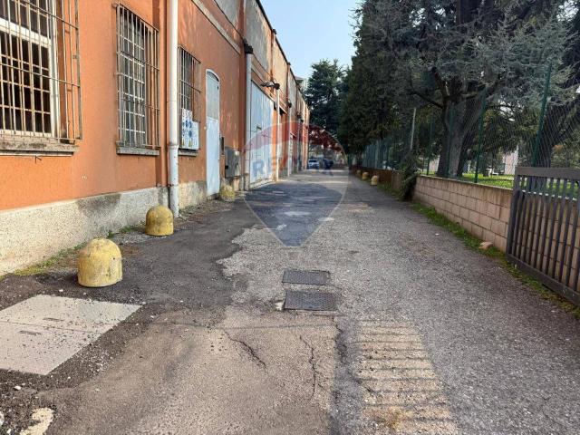 Capannone in vendita a Santa Colomba, Canegrate