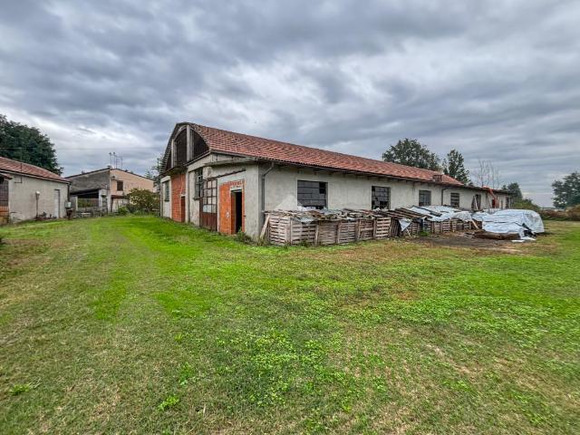 Capannone in vendita a Cappella De' Picenardi, Lombardia