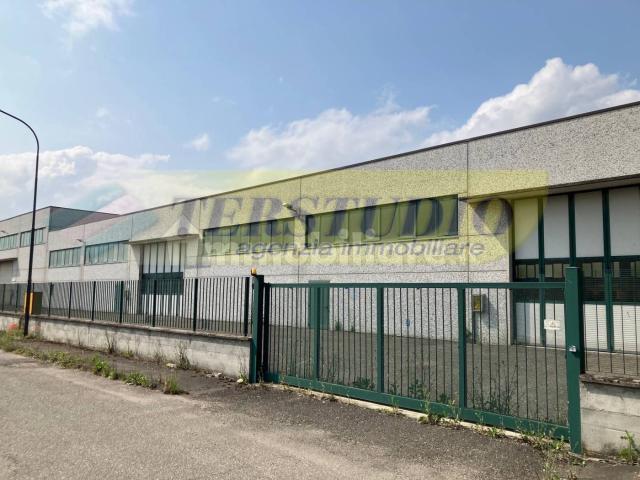 Capannone in vendita a Carate Brianza, Lombardia