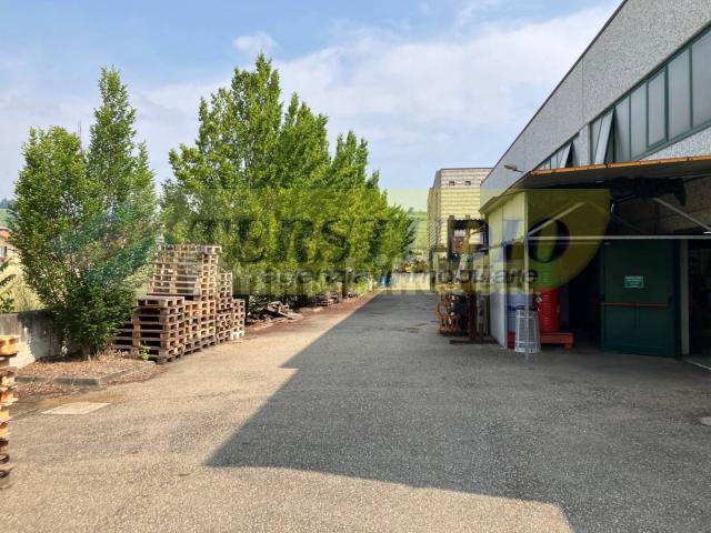 Capannone in vendita a Carate Brianza, Lombardia