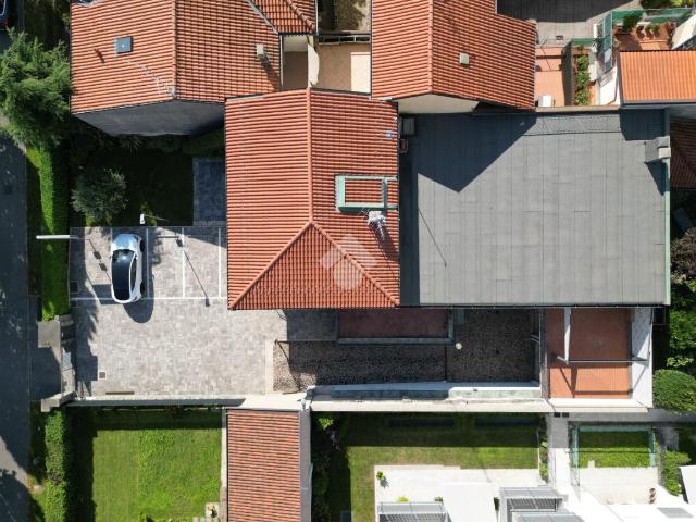 Capannone in vendita a Carate Brianza, Lombardia
