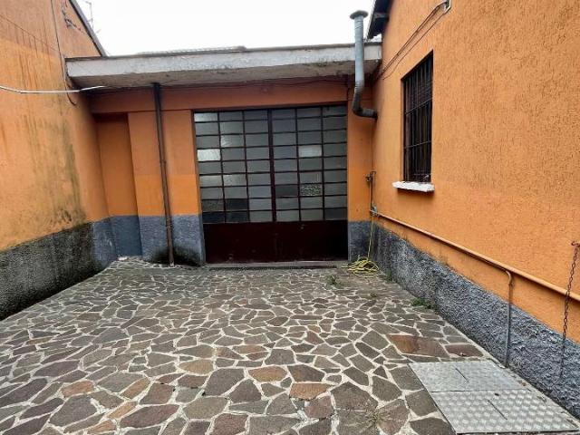 Capannone in vendita a Carugo, Lombardia
