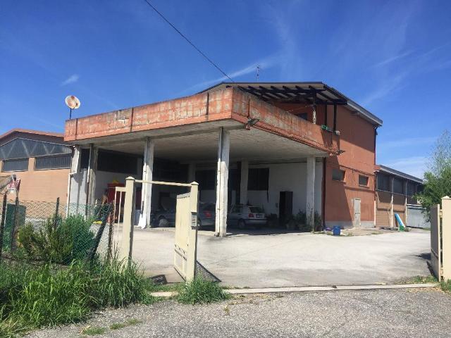 Capannone in vendita a Mariano Comense, Lombardia