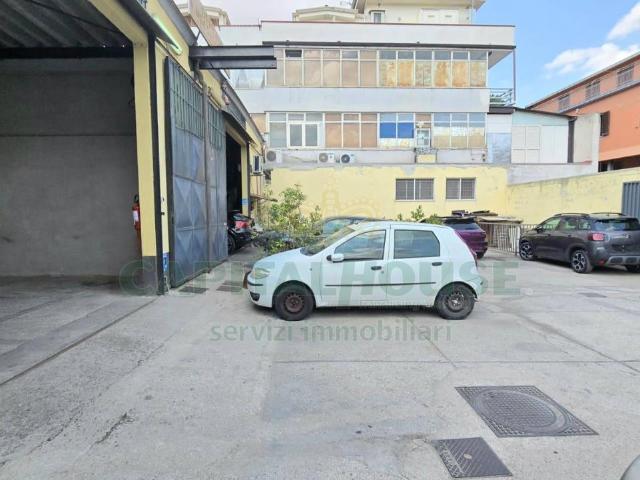 Capannone in vendita a Casapulla, Campania