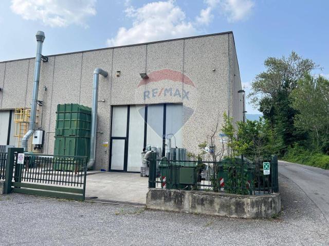 Capannone in vendita a Casazza, Lombardia