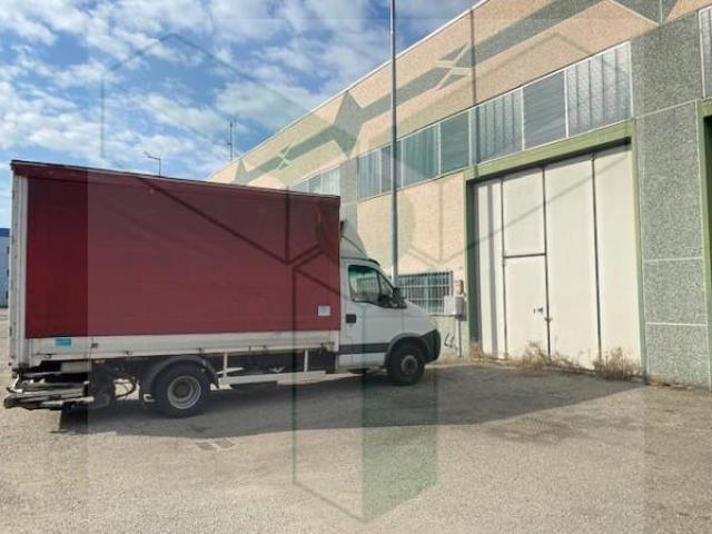 Capannone in vendita a Casorate Primo, Lombardia