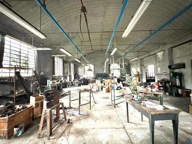 Capannone in vendita a Castano Primo, Lombardia