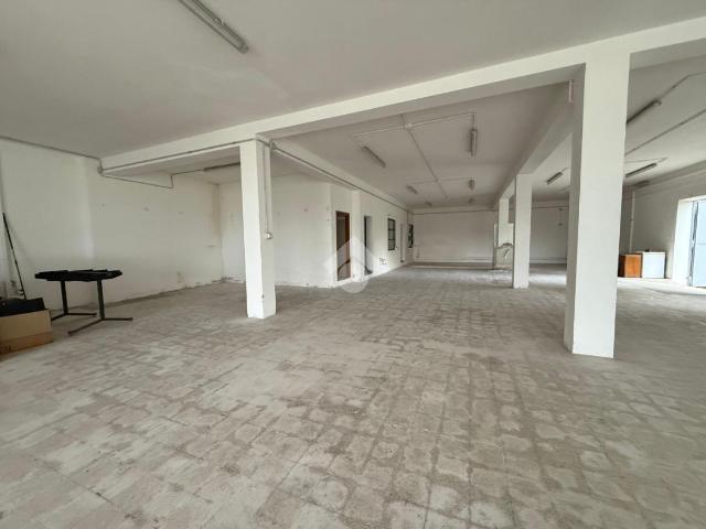 Capannone in vendita a Castelnuovo Del Garda, Veneto