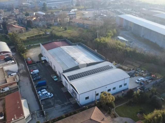 Capannone in vendita a Zona Est, Brescia