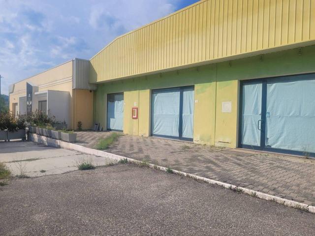 Capannone in vendita a Castiglione Messer Raimondo, Teramo