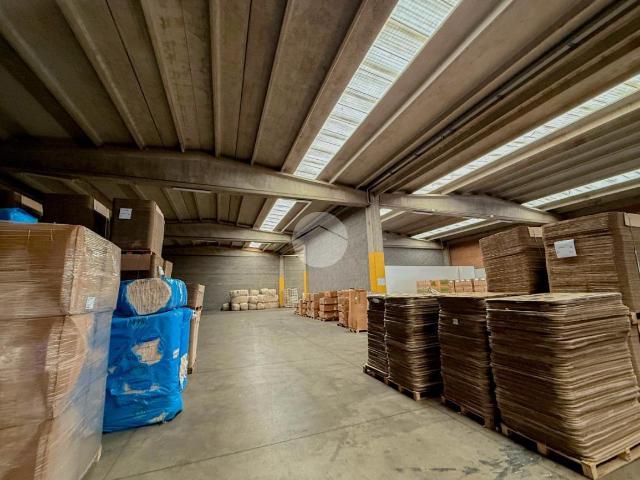 Capannone in vendita a Cavernago, Lombardia