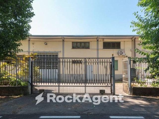 Capannone in vendita a Cernusco Sul Naviglio, Lombardia