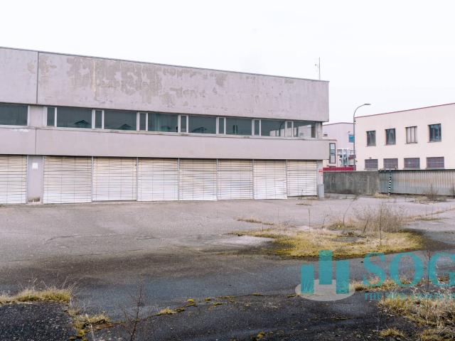 Capannone in vendita a Cernusco Sul Naviglio, Lombardia