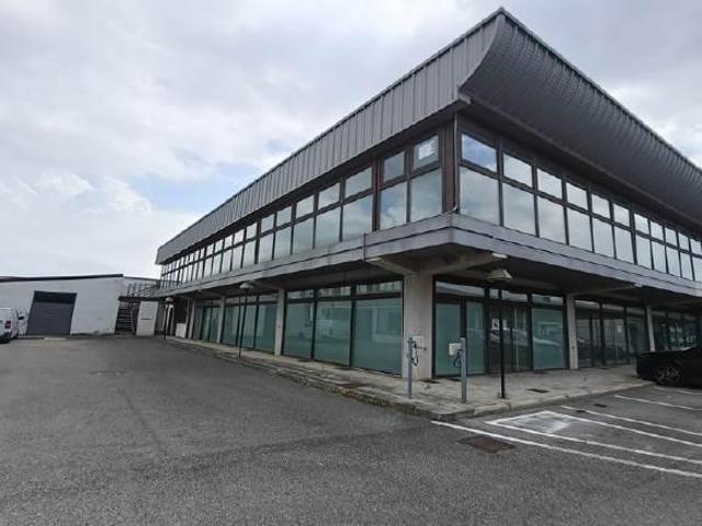 Capannone in vendita a Cernusco Sul Naviglio, Lombardia