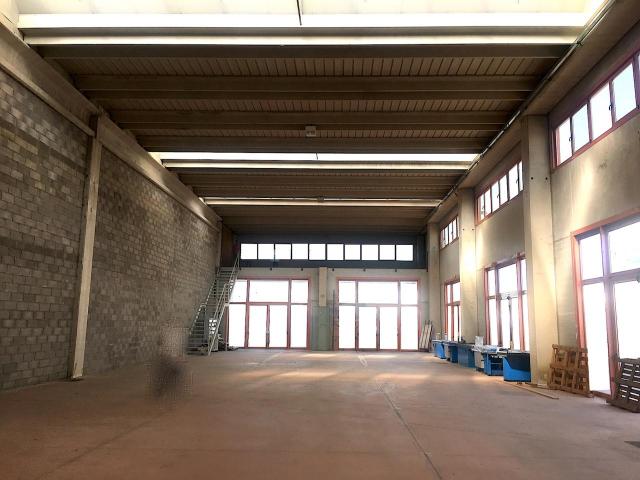 Capannone in vendita a Cervia, Reggio Emilia