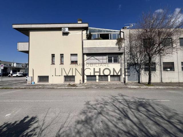 Capannone in vendita a Unione dei comuni Valle del Savio, Cesenà