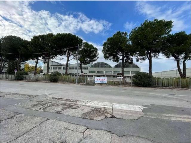 Capannone in vendita a Chieti Scalo, Chieti