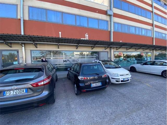 Capannone in vendita a Chieti, Abruzzo