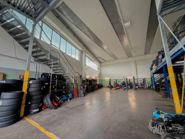 Capannone in vendita a Cividate Al Piano, Lombardia