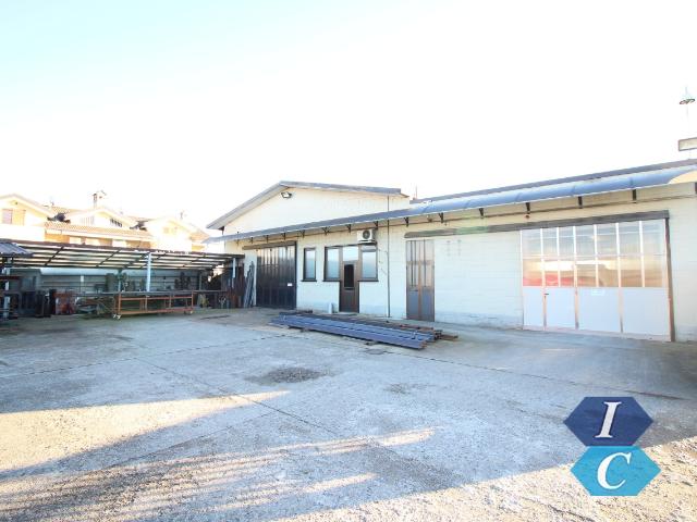 Capannone in vendita a Cogliate, Lombardia