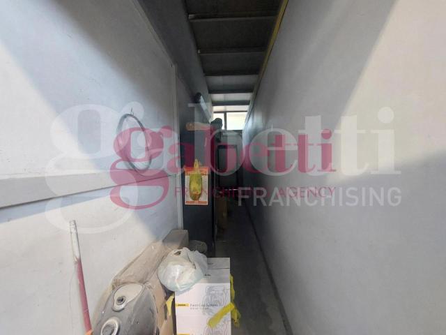 Capannone in vendita a Collesalvetti, Toscana