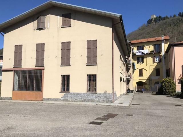 Capannone in vendita a Como, Lombardia