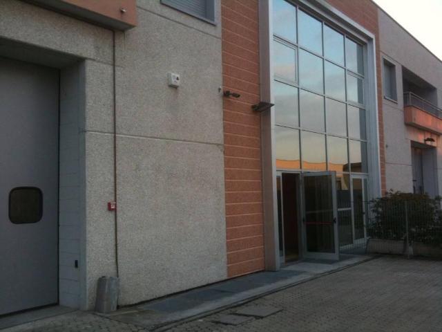 Capannone in vendita a Concorezzo, Lombardia