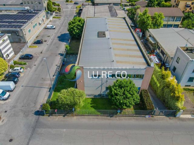 Capannone in vendita a Concorezzo, Monza-brianza