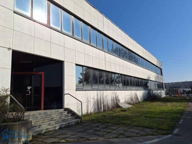 Capannone in vendita a Cornate D'adda, Lombardia