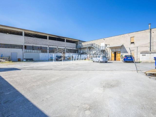 Capannone in vendita a Zona industriale Corridonia, Marche