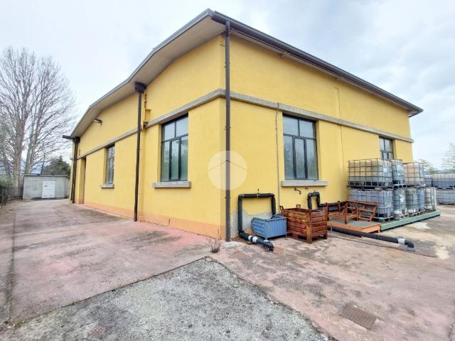 Capannone in vendita a Corte Franca, Lombardia