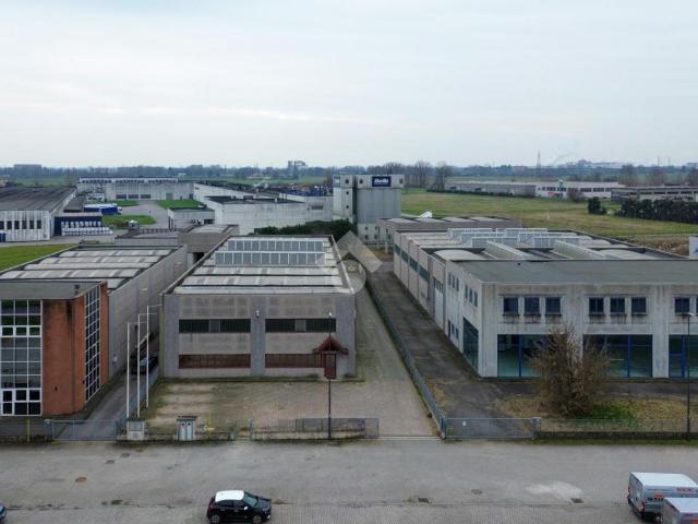 Capannone in vendita a Roncacesa, Cremona
