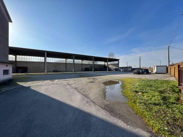 Capannone in vendita a Crespiatica, Lombardia