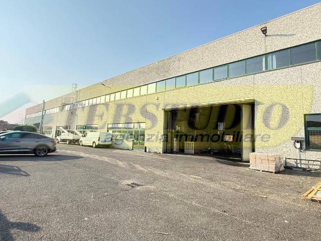 Capannone in vendita a Curno, Lombardia