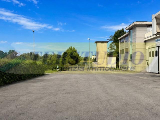 Capannone in vendita a Dalmine, Lombardia