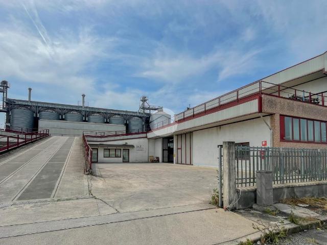 Capannone in vendita a Dello, Quinzanello