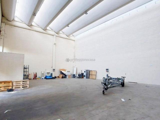 Capannone in vendita a Spaccone, Desio