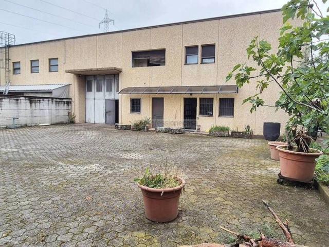 Capannone in vendita a Desio, Monza e della Brianza