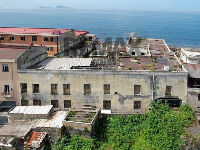 Capannone in vendita a Ercolano, Campania