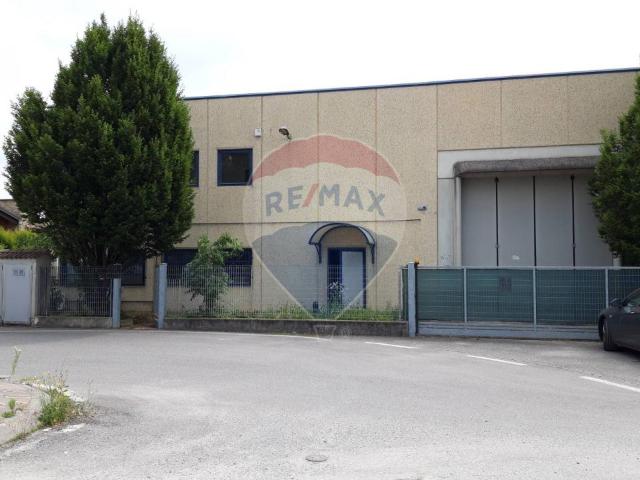 Capannone in vendita a Fara Gera D'adda, Lombardia