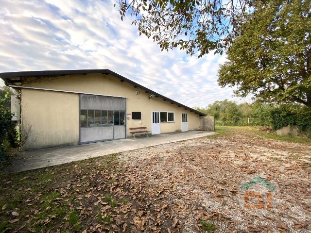 Capannone in vendita a Farra D'isonzo, Friuli-Venezia Giulia