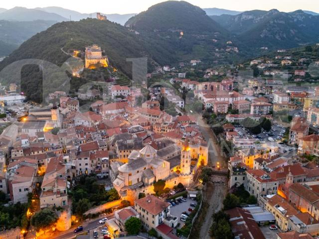 Capannone in vendita a Finale Ligure, Liguria