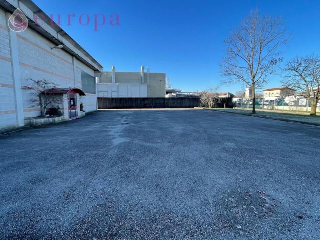 Capannone in vendita a Fiume Veneto, Friuli-Venezia Giulia