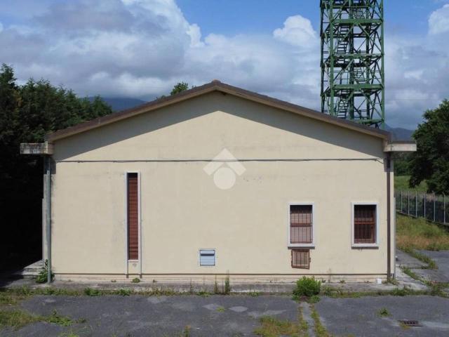Capannone in vendita a Vittoria Apuana, Forte Dei Marmi