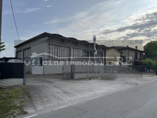 Capannone in vendita a Fossò, Venezia