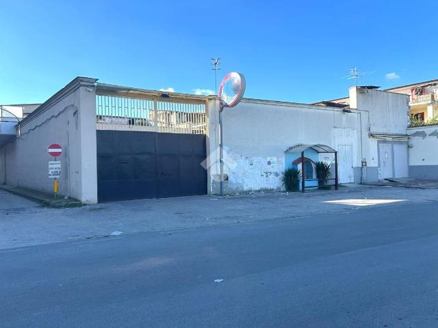 Capannone in vendita a Frattaminore, Campania