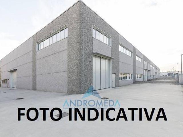 Capannone in vendita a Frignano, Campania