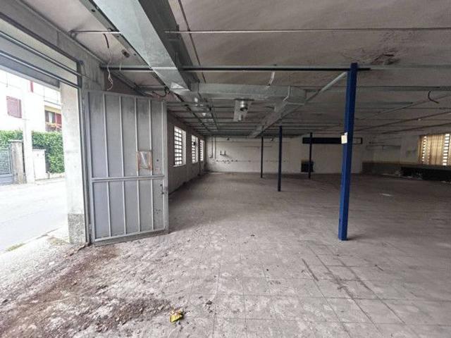 Capannone in vendita a Gallarate, Lombardia