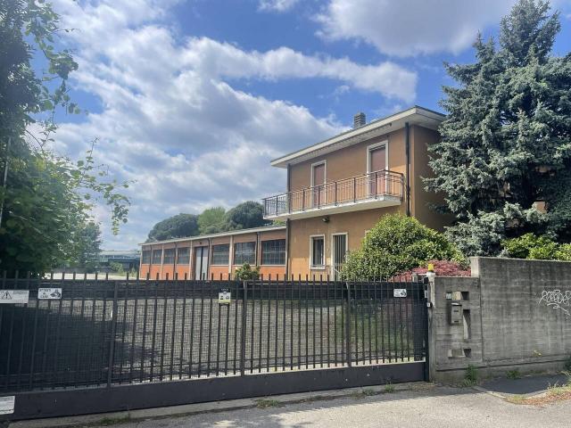 Capannone in vendita a Villaggio Sant'Andrea, Gallarate